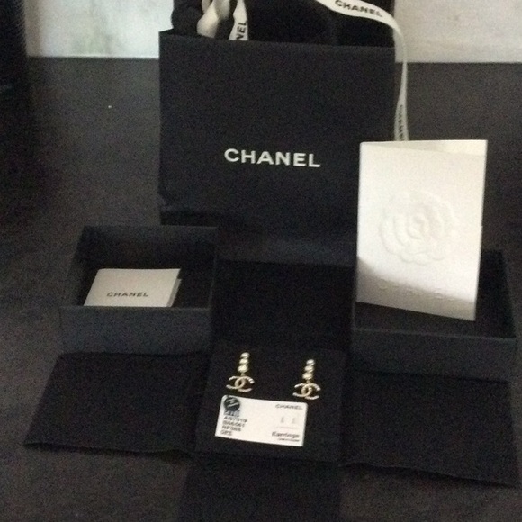 Chanel  NWT 21B Gold Earrings - Picture 2 of 3